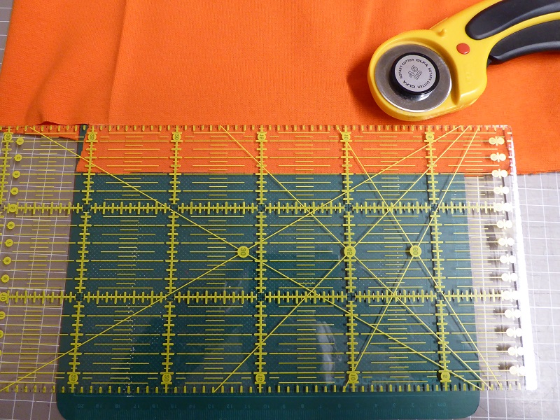 continue_to_cut_2.8_cm_using_quilting_ruler.jpg continue_to_cut_2.8_cm_using_quilting_ruler.jpg