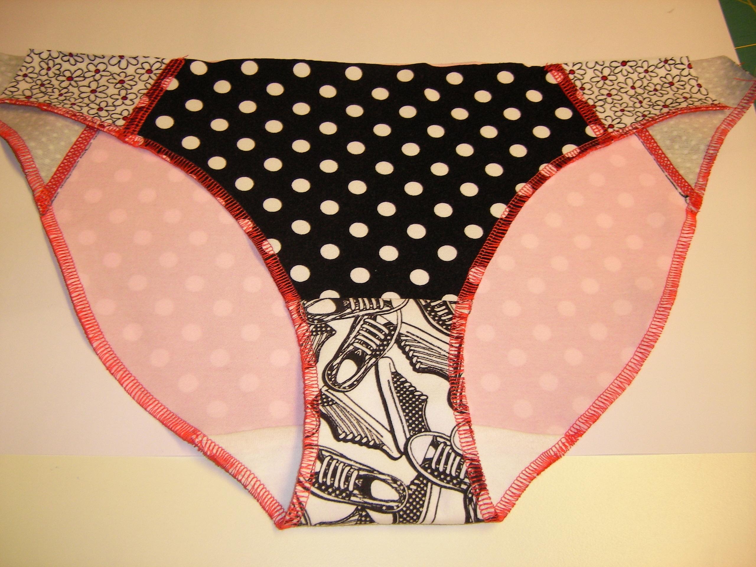 overlay_patchwork:panties_assembled_and_edges_finished.jpg