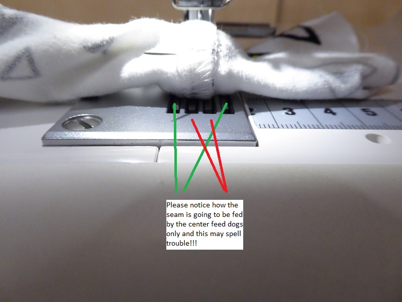 janome_cover_pro_2000_cpx:when_the_seam_is_in_the_center.jpg