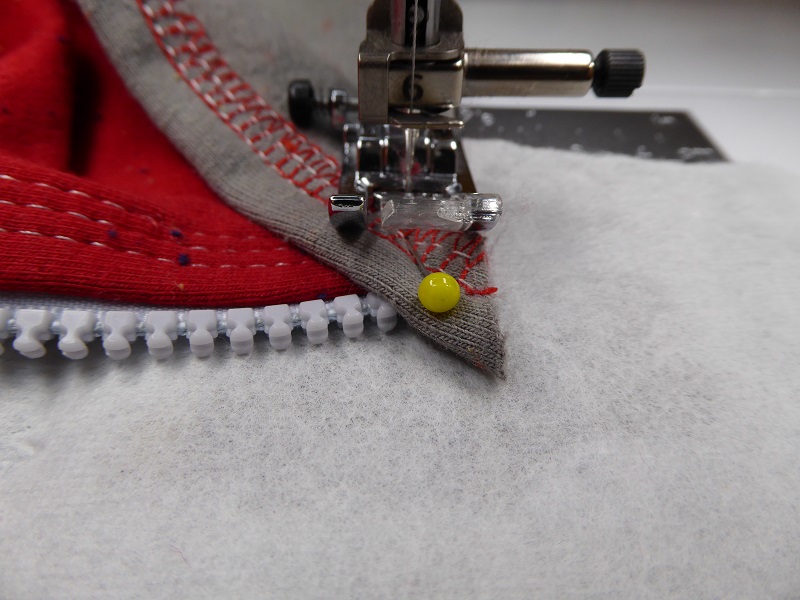 projects:attaching_the_hood_starting_with_a_few_stitches_on_sewing_machine.jpg